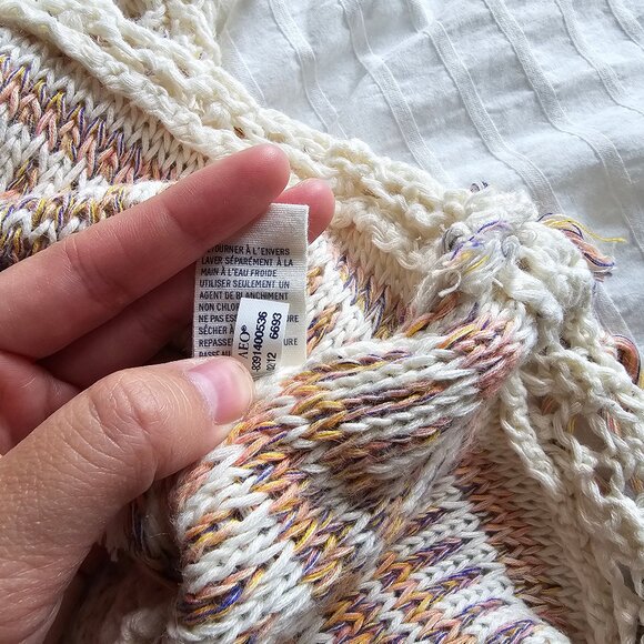 American Eagle Poncho - 2012 - Cream w/ Pink/Yellow/Blue Pattern - Sz XS-S - Picture 5 of 9